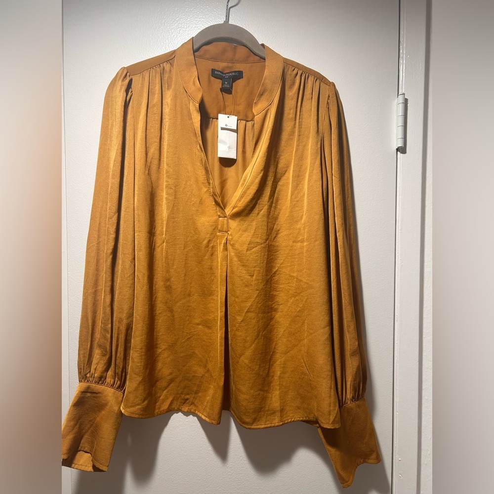 NWT - Banana Republic Golden Grass Satin  Volume Sleeve Blouse - Size M